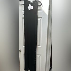 Evereve ribbed black maxi with button slit